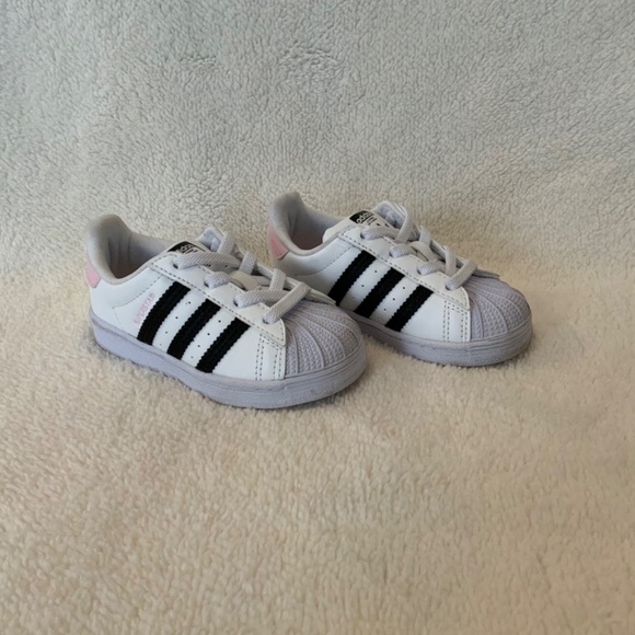Adidas Superstar- Toddler Size 6K - Picture 3 of 6